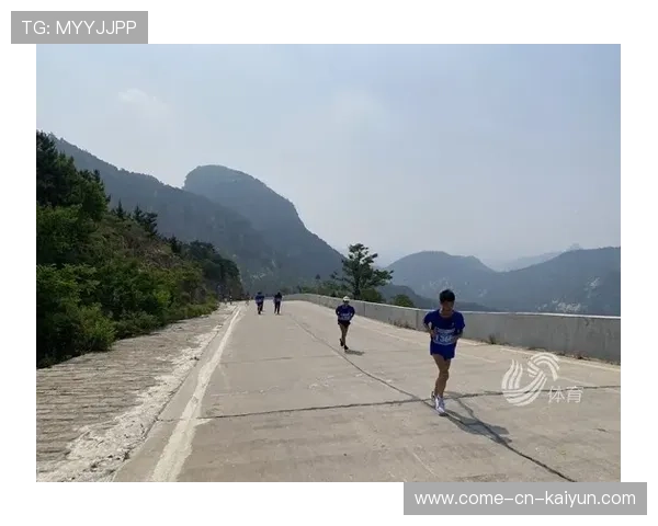 “东部新区徒步定向越野：智慧与耐力的完美较量”